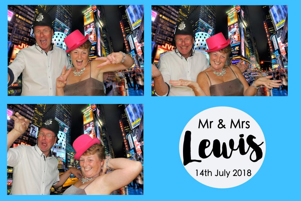 Mr & Mrs Lewis's Wedding | View more photos from the event at images.mobile-photo-booth.com/u/MobilePhotoBoothUK/Mr-Mrs-Lewiss-Wedding